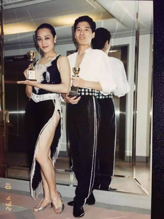 职业摩登冠军:李兆林/李小媛(1992年-广州)第6届中国国际标准舞疥标
