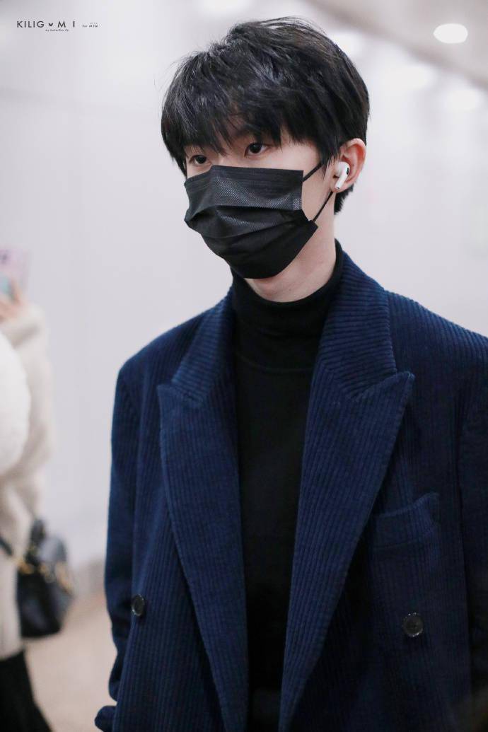 马嘉祺深夜安全抵达北京抓住十一月末尾的奇迹小马