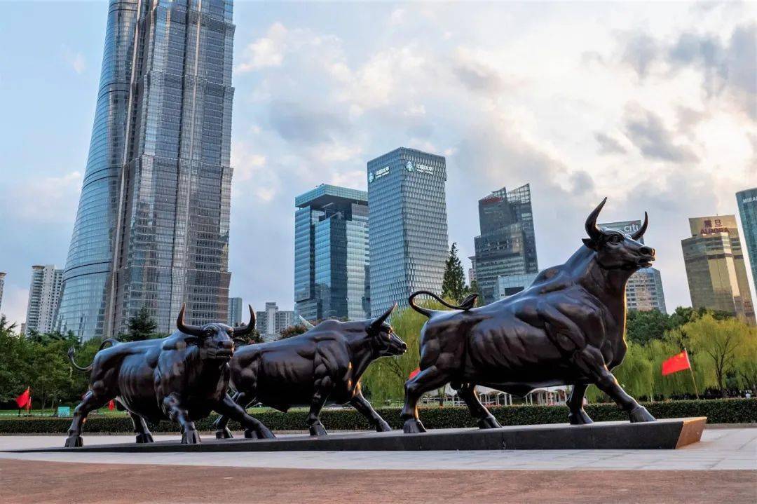 作品落地中国金融中心这位大东软校园里的雕塑艺术家教师牛