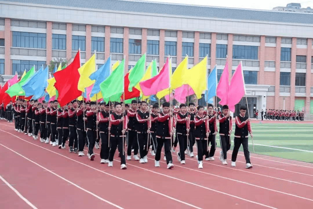 黄冈中学新兴学校举行第二届田径运动会