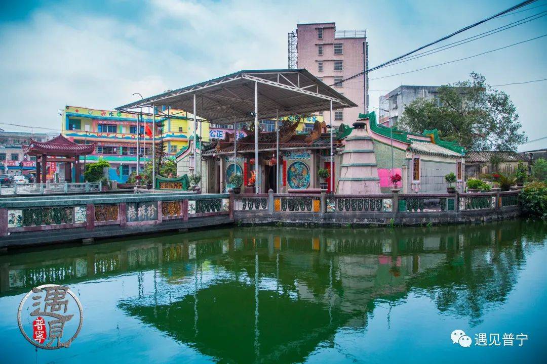 赤水村的珍珠桥长卧在这镜湖之上岁月变换你波澜不惊守护着一方百姓碗