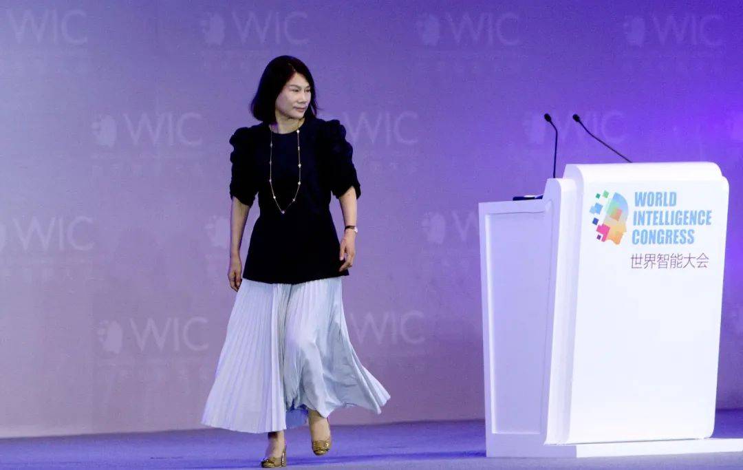 新晋网红董明珠时尚品味能打几分