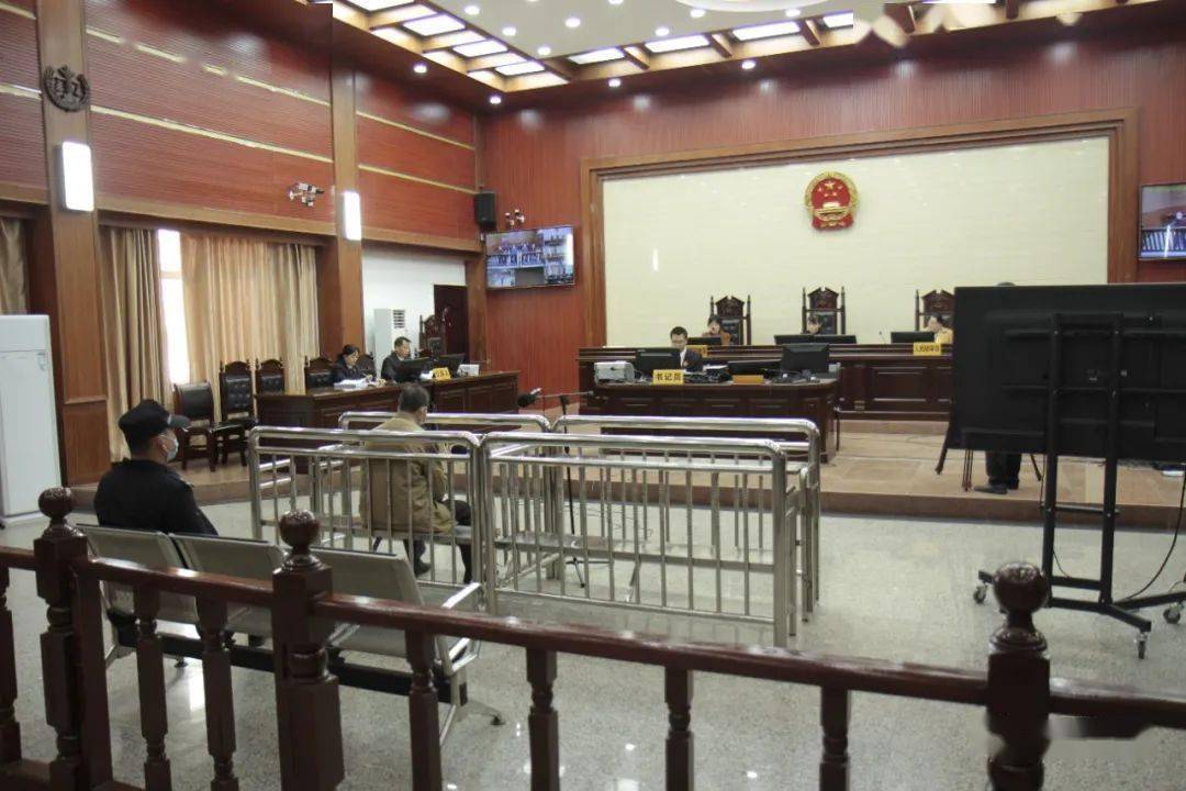 法院经审理查明,2011年至2015年期间,被告人覃祖喜伙同他人在岑溪市水