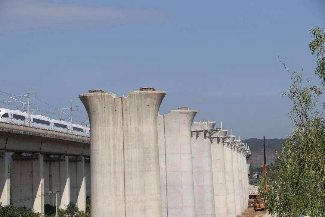 643km,350km/h双线高速铁路,中标投资22.86亿元.