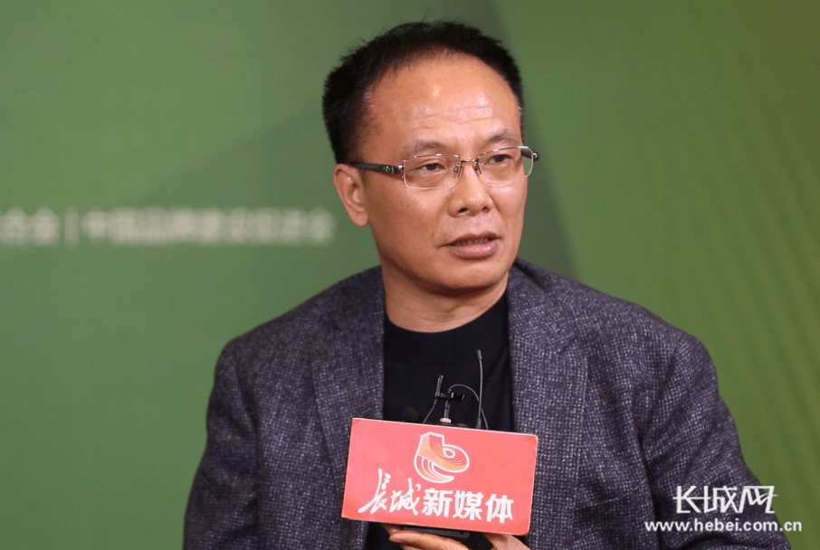 蔡刚:"在新疆的连锁药店里,连花清瘟每次都销售一空"