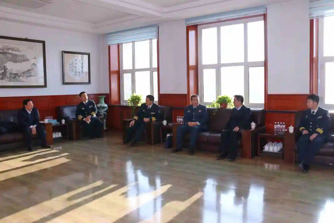 兆麟中学校长吴险峰现场致辞.