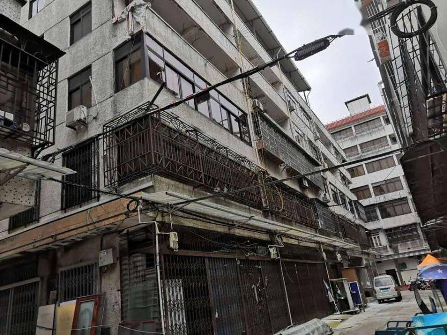 桥头商一街一通天房被查封拍卖起价106万