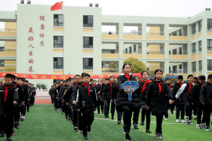 广播体操展魅力 阳光活力满校园——东桥小学凤凰园校区举行广播操