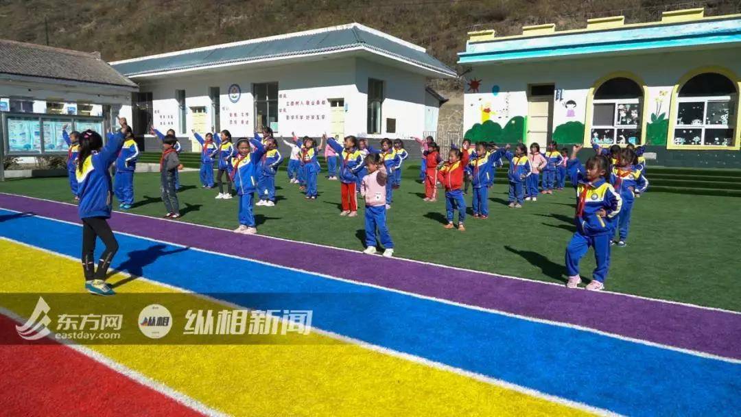 甘肃的这个贫困小山村走出20多个大学生这件事东方网人坚持了十六年