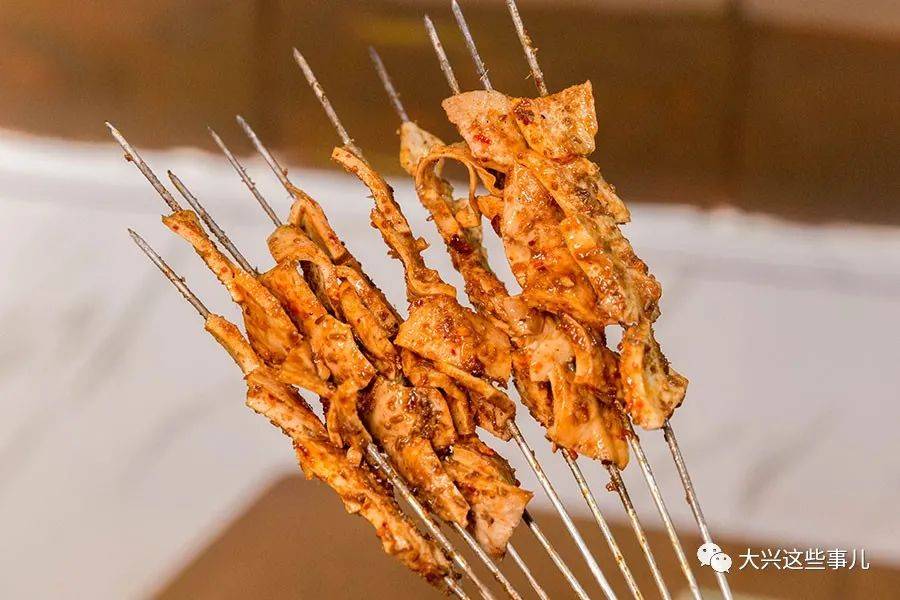 牛心管05要说烤串中好吃不胖的,那肯定非鸡脆骨莫属了.