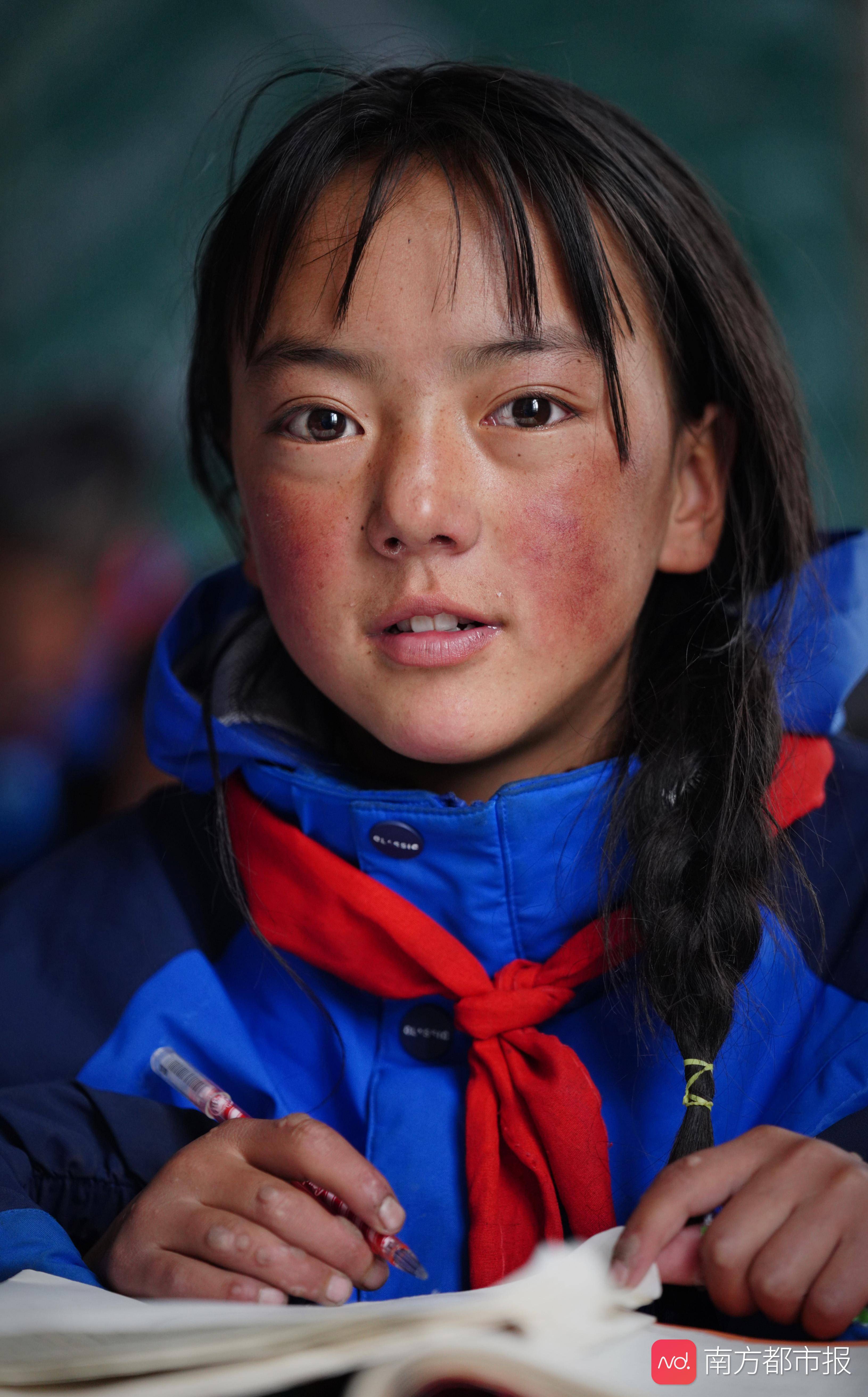 很多人都觉得藏族小孩脸上的"高原红"是一种特有的美,而事实却是缺氧