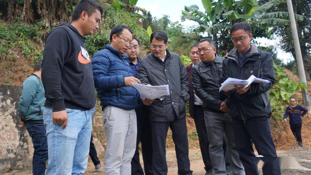 和涛到石头寨乡宣讲党的十九届五中全会精神