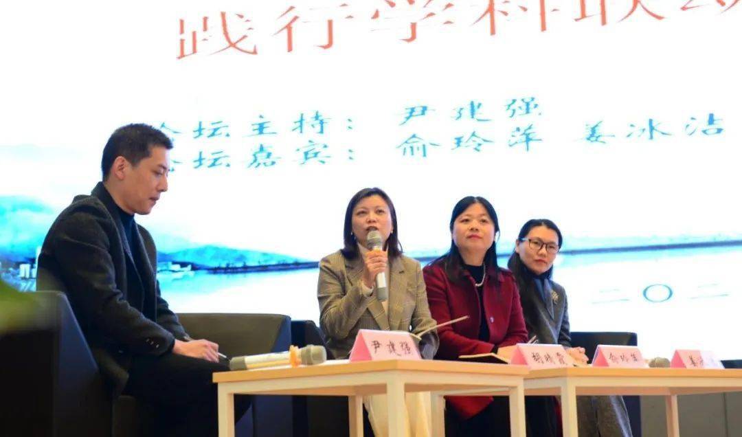 正高级教师曹宝龙,杭州市基础教育教研室副主任,浙江省特级教师杨志敏