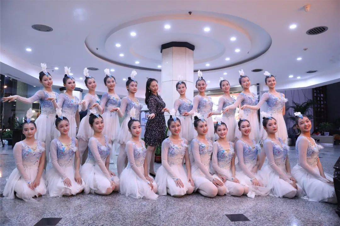 演绎的不仅仅是白鹭灵动的美姿和韵味,更是流淌在每一个厦门人心中对