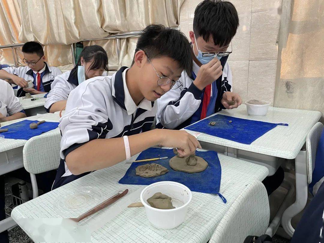 劳技课丨上步学子你专注创作时会发光