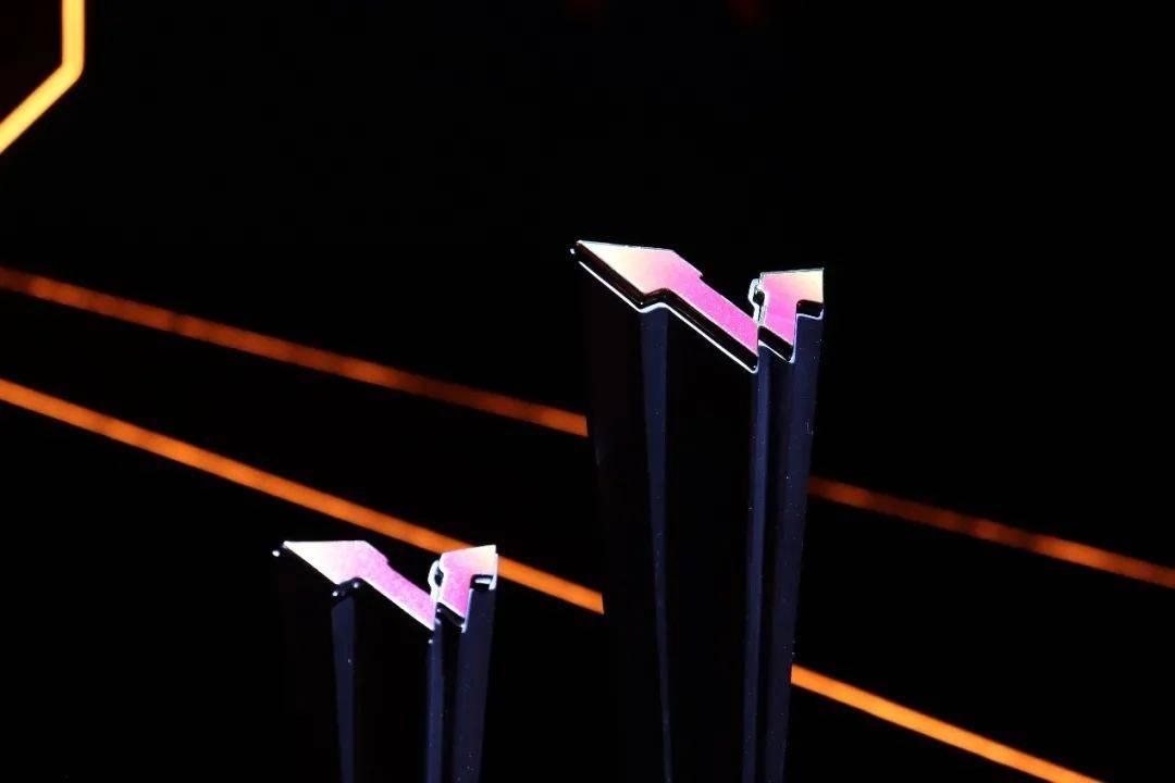 (图为wtt澳门赛冠,亚军奖杯)(图为女单冠军孙颖莎,男单冠军马龙)(图为