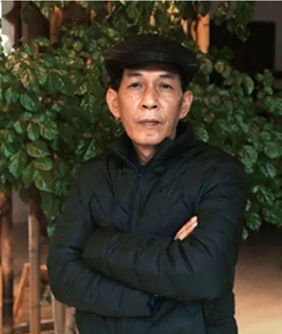 雷建发海派三心斋成员,高级工艺美术师,上海工艺美术学会会员,宜兴