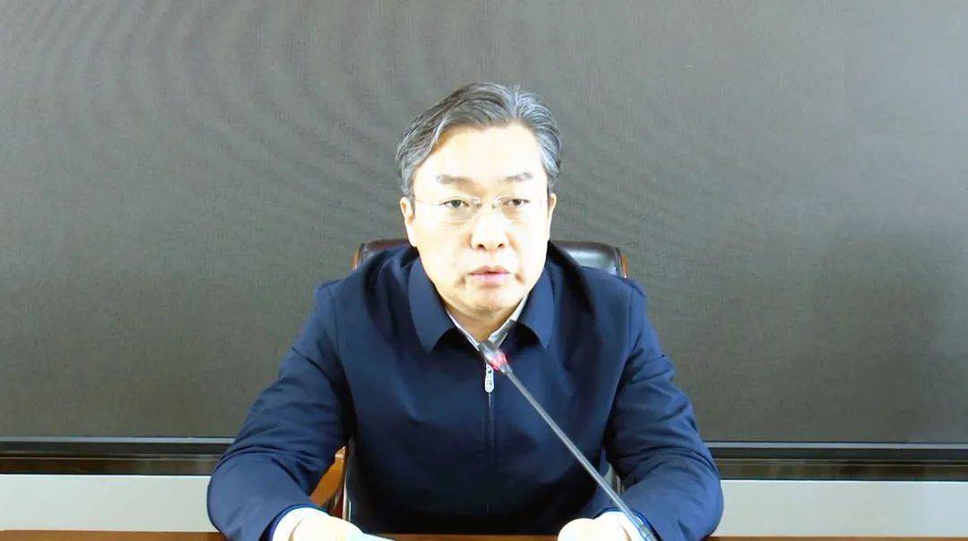 会上,魏栋围绕"准确把握十九届五中全会精神实质, 筑牢榆社高质量转型