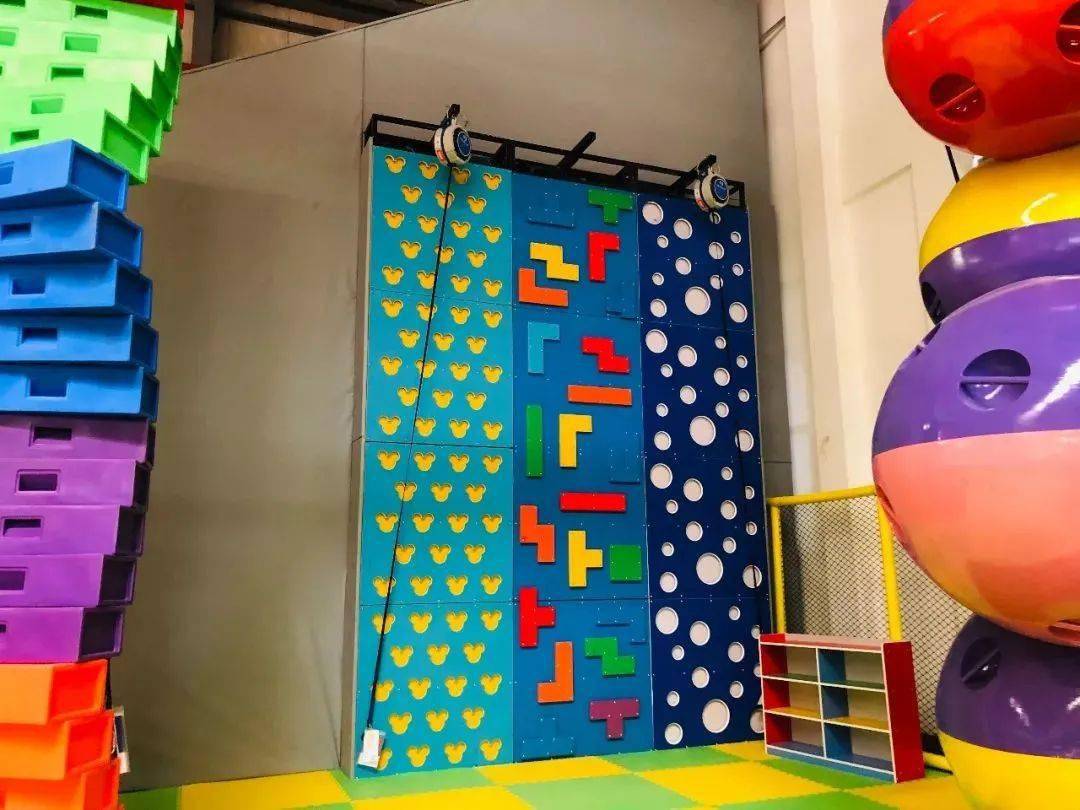 大型解压蹦床馆仅399499599元享三只鹿蹦床套餐2000㎡超大场馆