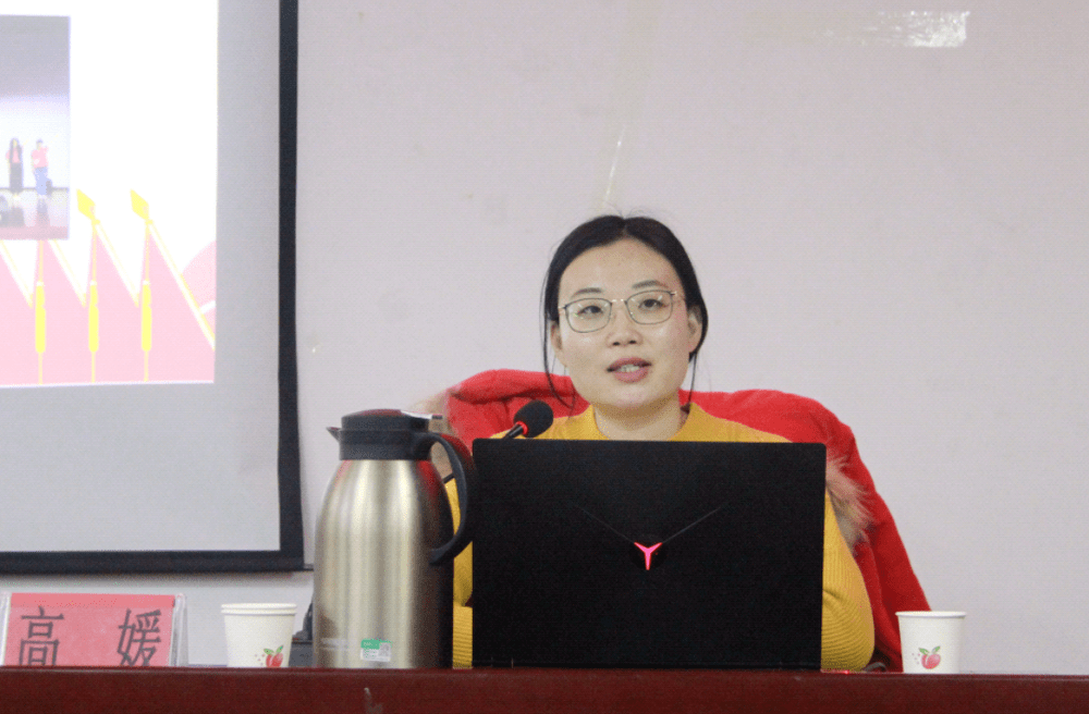 讲座开始,高媛老师简单的介绍了宁夏大学共青团的基本情况.