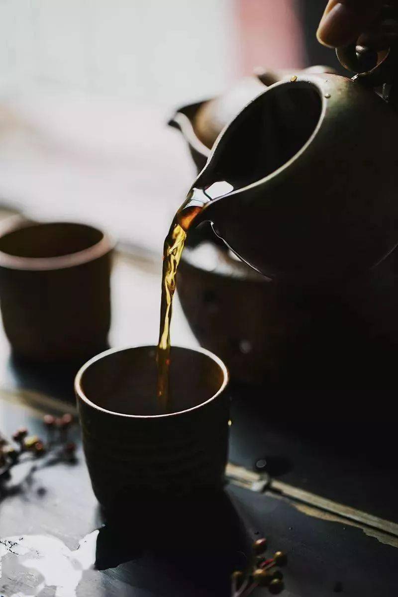 太过纠结的人生,大事小事都压在心上,腰缠万贯也不知足.