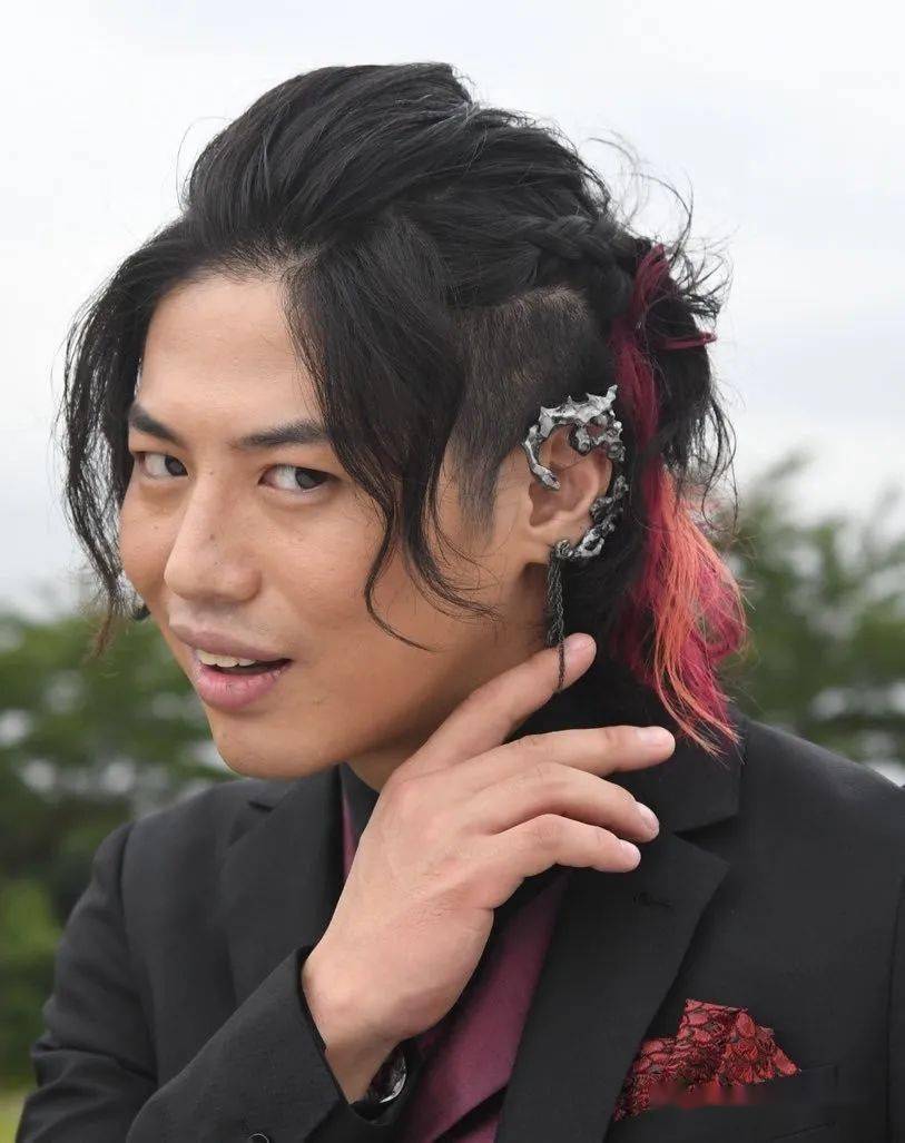 这款耳饰是在欧布奥特曼中伽古拉斯伽古拉佩戴的饰品,整体以灰白色为