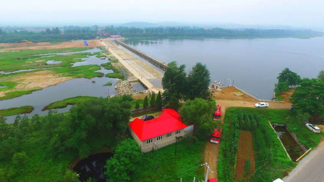 在第三组实地探勘,调取污染物数据过程中,"智囊团"发现登沙河春秋两季