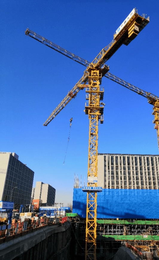中建三局基于5g的远程智能控制塔机首吊成功