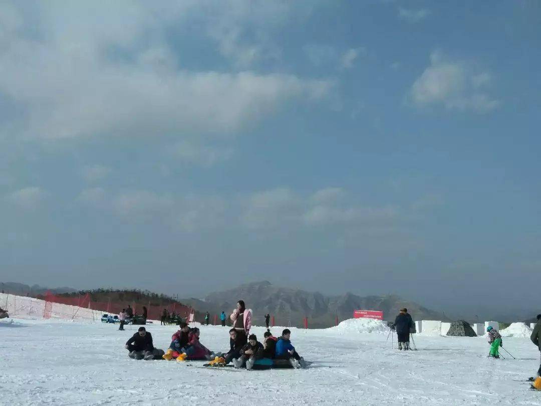 室外滑雪場國際莊的人都知道,滑雪一定要來西部長青冰雪小鎮,它打造