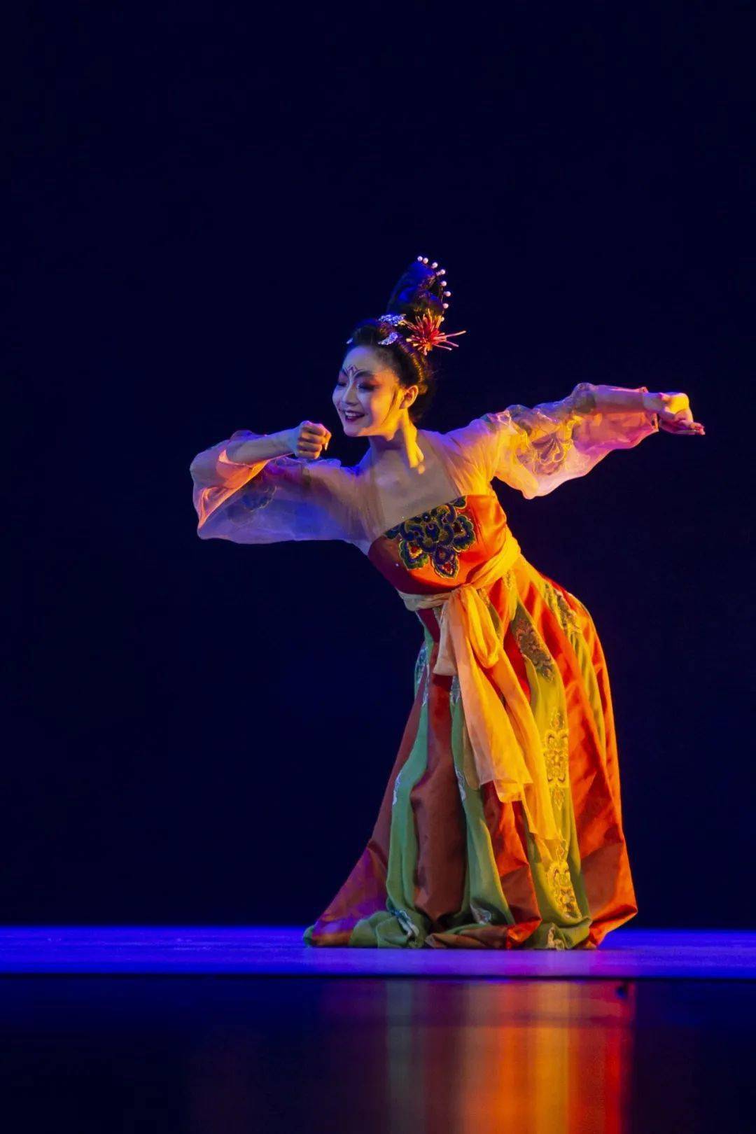 优秀青年舞蹈家代表王亚彬,汪子涵,武帅,邵俊婷,孙科,胡玉婷,华宵一等