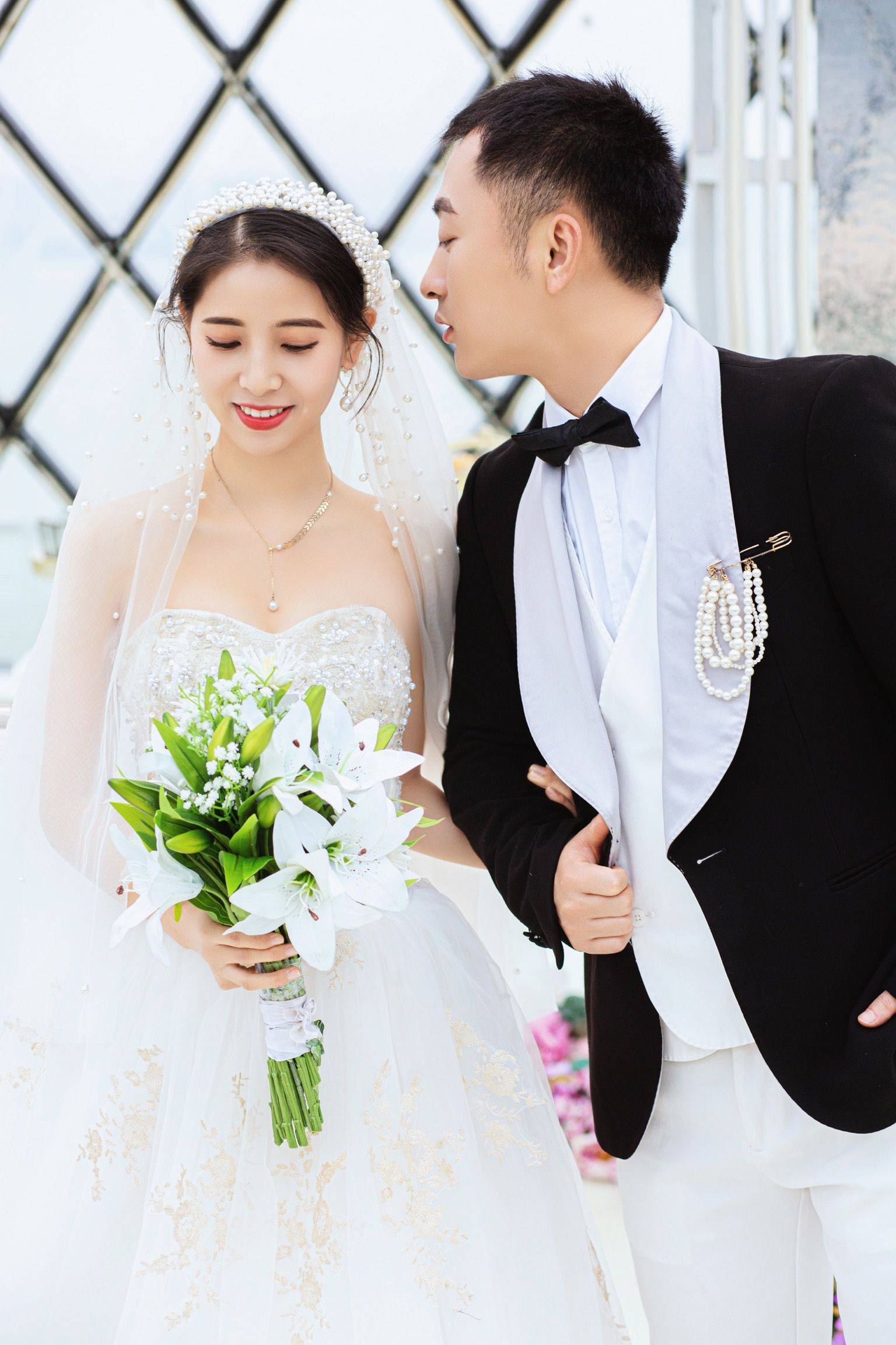 一个人的婚礼海军丈夫执行任务无法参加婚礼妻子心情复杂但更多是幸福