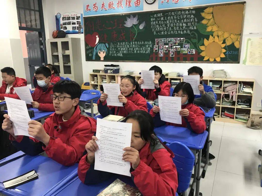 开展宪法学习宣传教育活动的通知》,合肥新站寿春实验中学积极组织