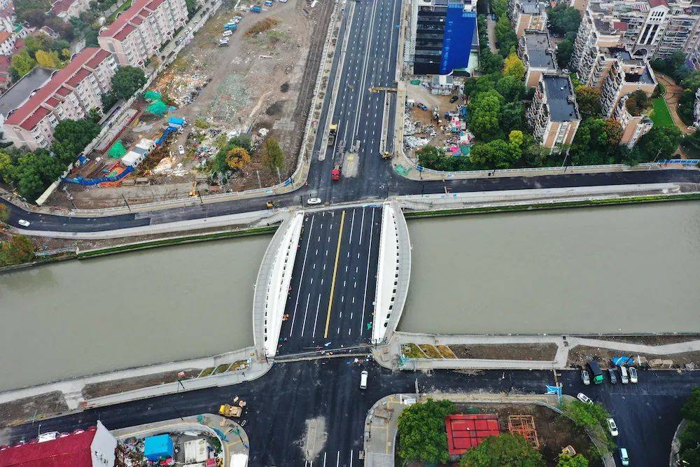 淞沪路—三门路下立交矩形顶管工程已双线贯通北横通道天目路高架主线