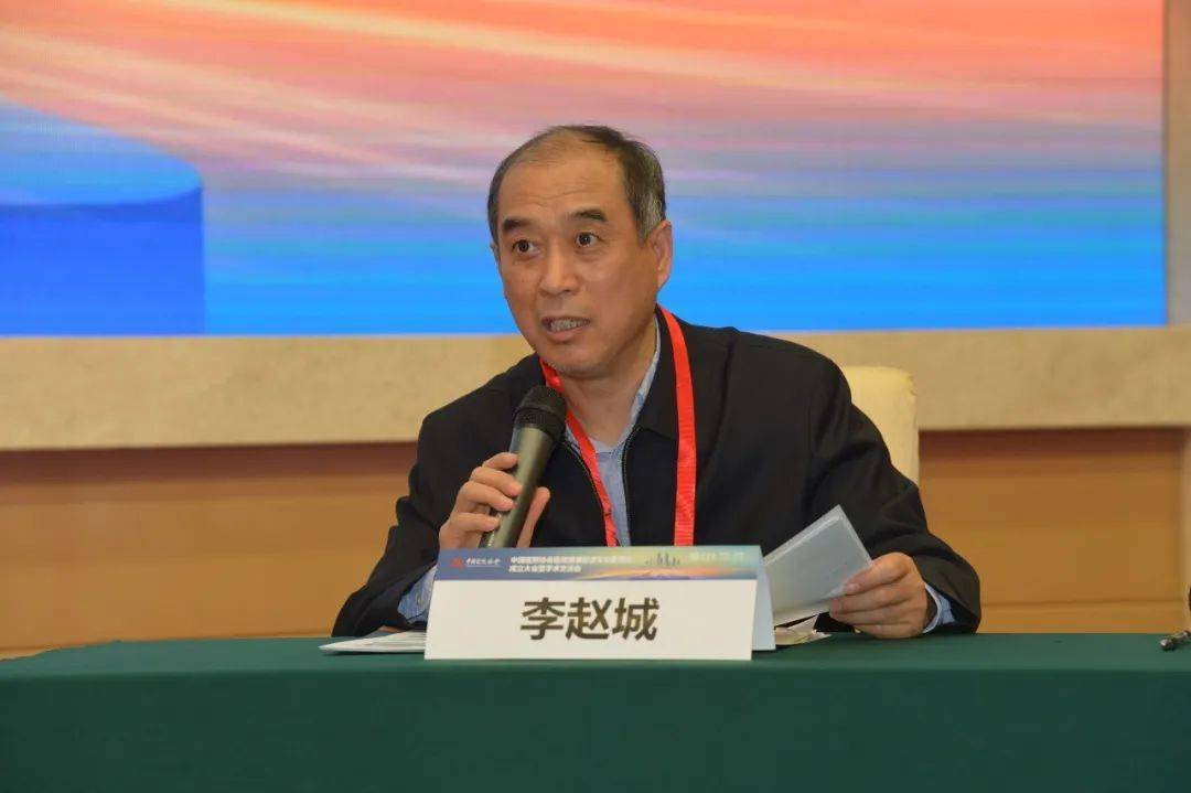 经验交流 首都医科大学副校长吉训明,四川大学华西医院宣传部部长郑源