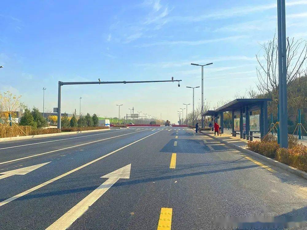 龙城大街东延工程西起东山过境高速,东至太榆界;南