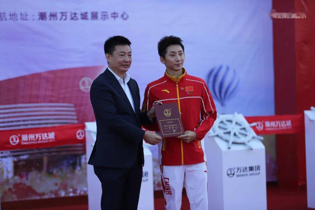 今日万达还邀请了跳水奥运冠军林跃以及好声音广东20强唱将钟洁婷一同