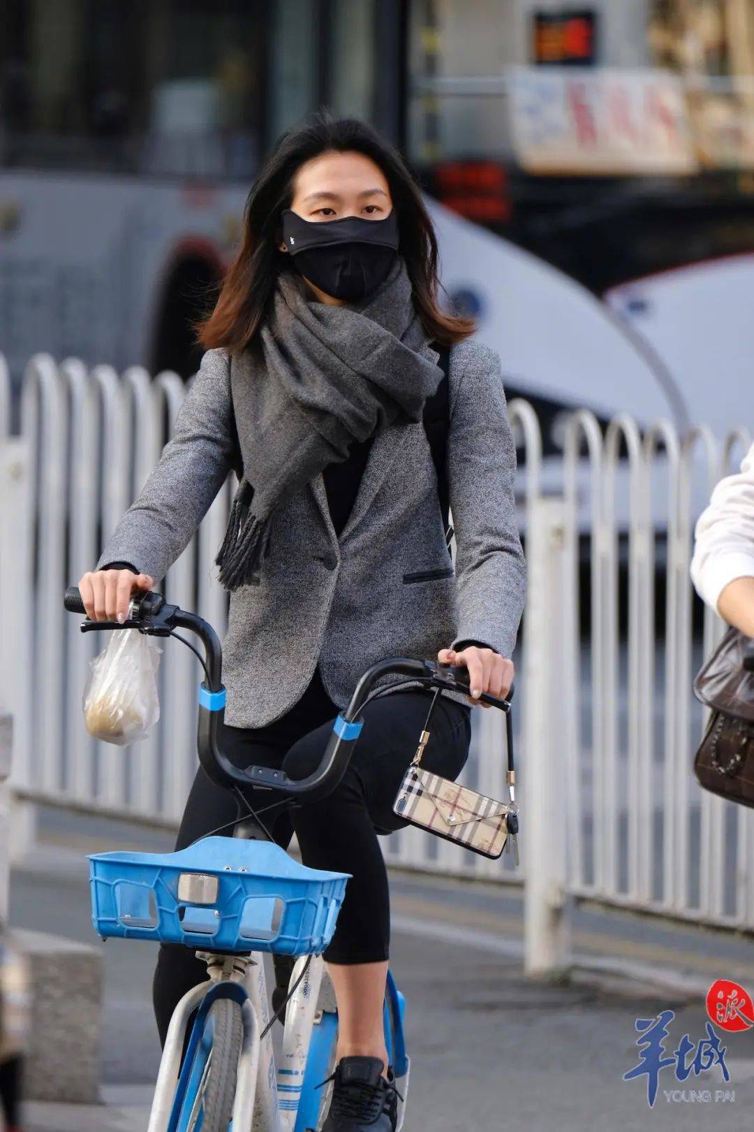 大雪养眼醒神冬日广州街头上演独家大秀