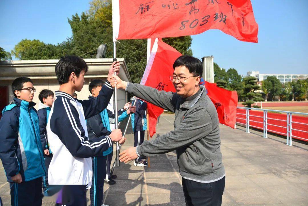 高风中学初中部万米远足 磨砺学生意志