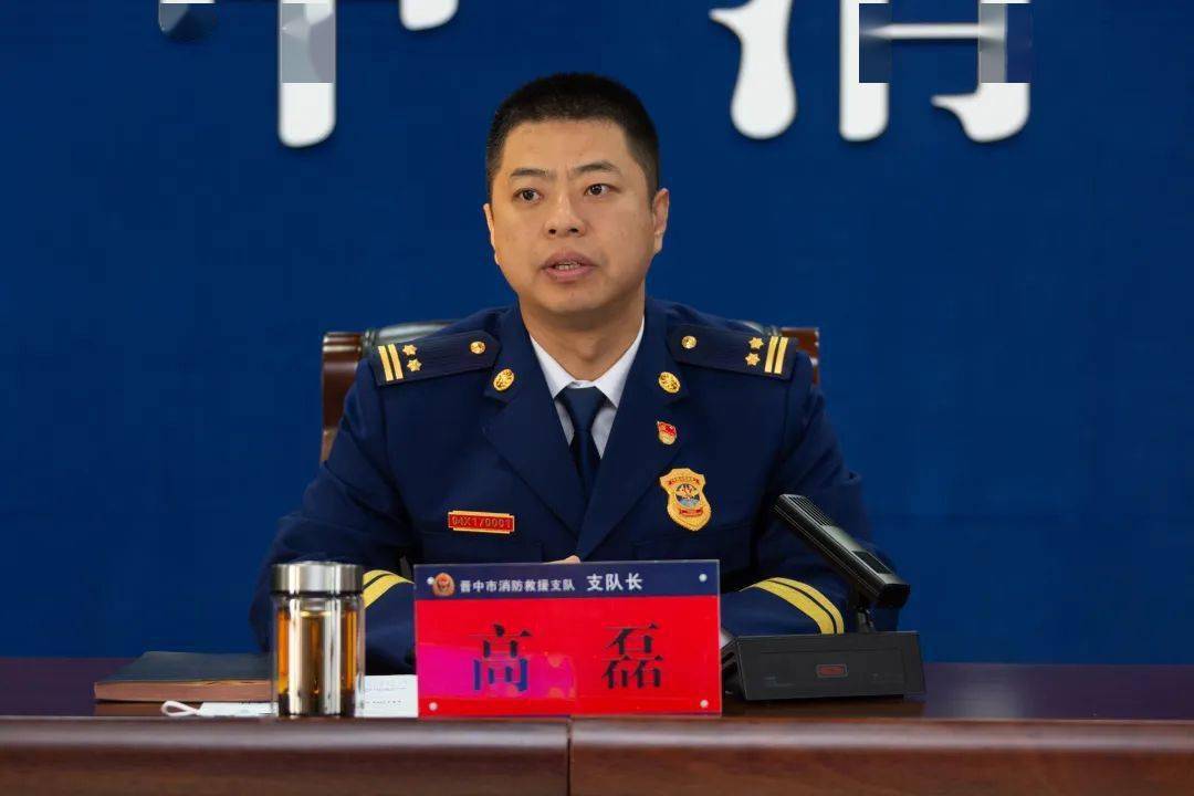 为全面做好冬春火灾防控工作,晋中市消防救援支队支队长高磊面对面向