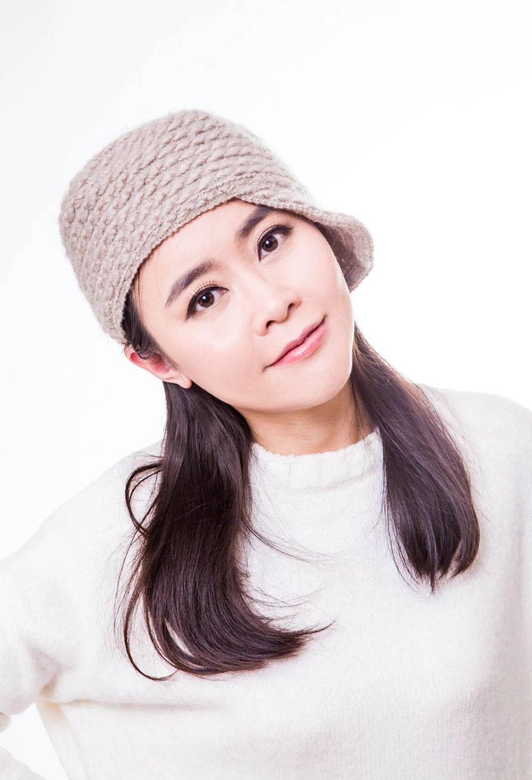 大家好,我是这档节目的课代表——高一涵!