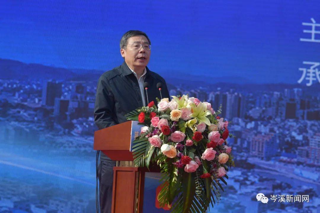 梧州市副市长姜云飞在致辞中希望,岑溪市要以办好第四届石博会为新