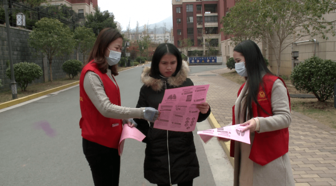 崇义新时代文明实践志愿者开展疫情防控知识宣传