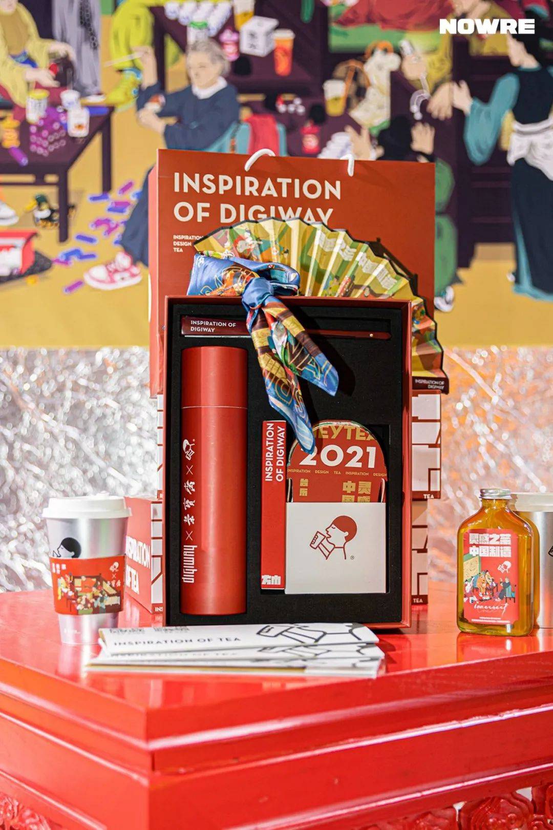 喜茶还在 innersect 首次发售艺术家限定周边礼盒,以画作为灵感,延展