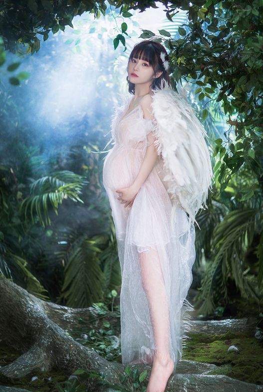 韦神携妻蜜蜂仔直播大肚孕照美如画网友家有贤妻富三代