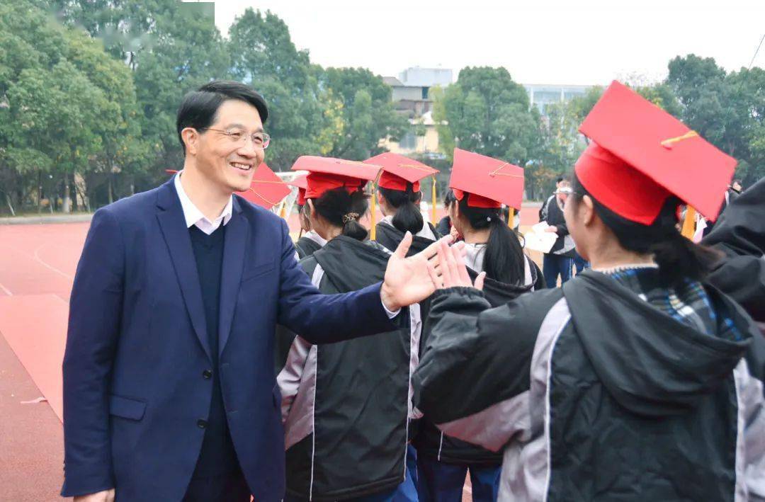 成人受冠承望景命十八而志梦想以行高风中学举行2021届高三年级成人