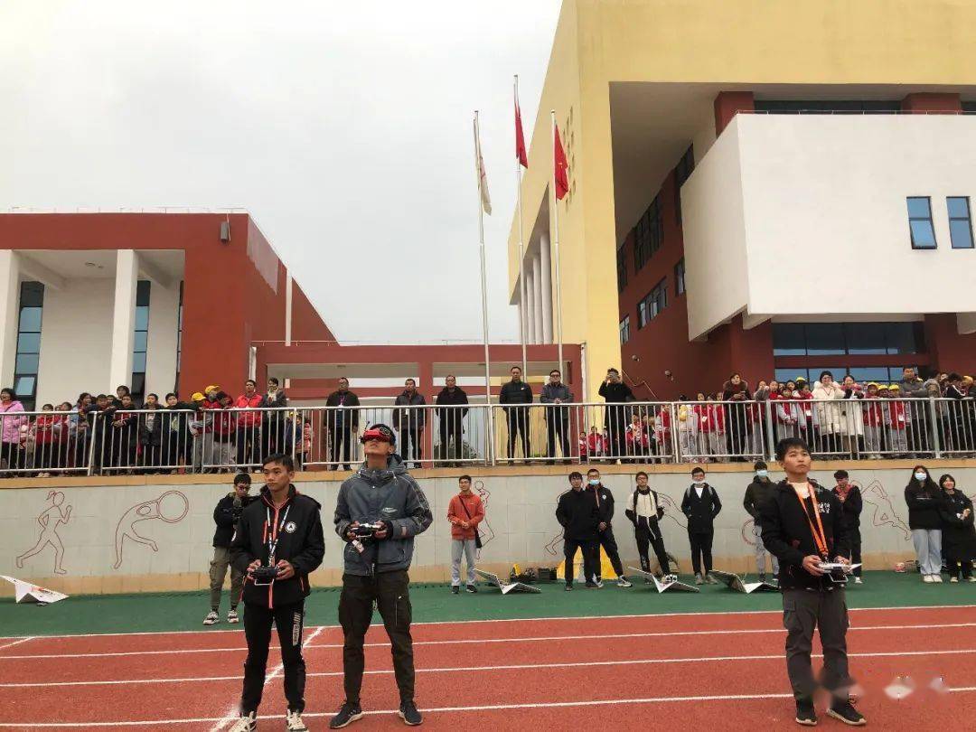 关注助梦起航桂林航天工业学院授予灌阳县红军小学航空航天特色学校