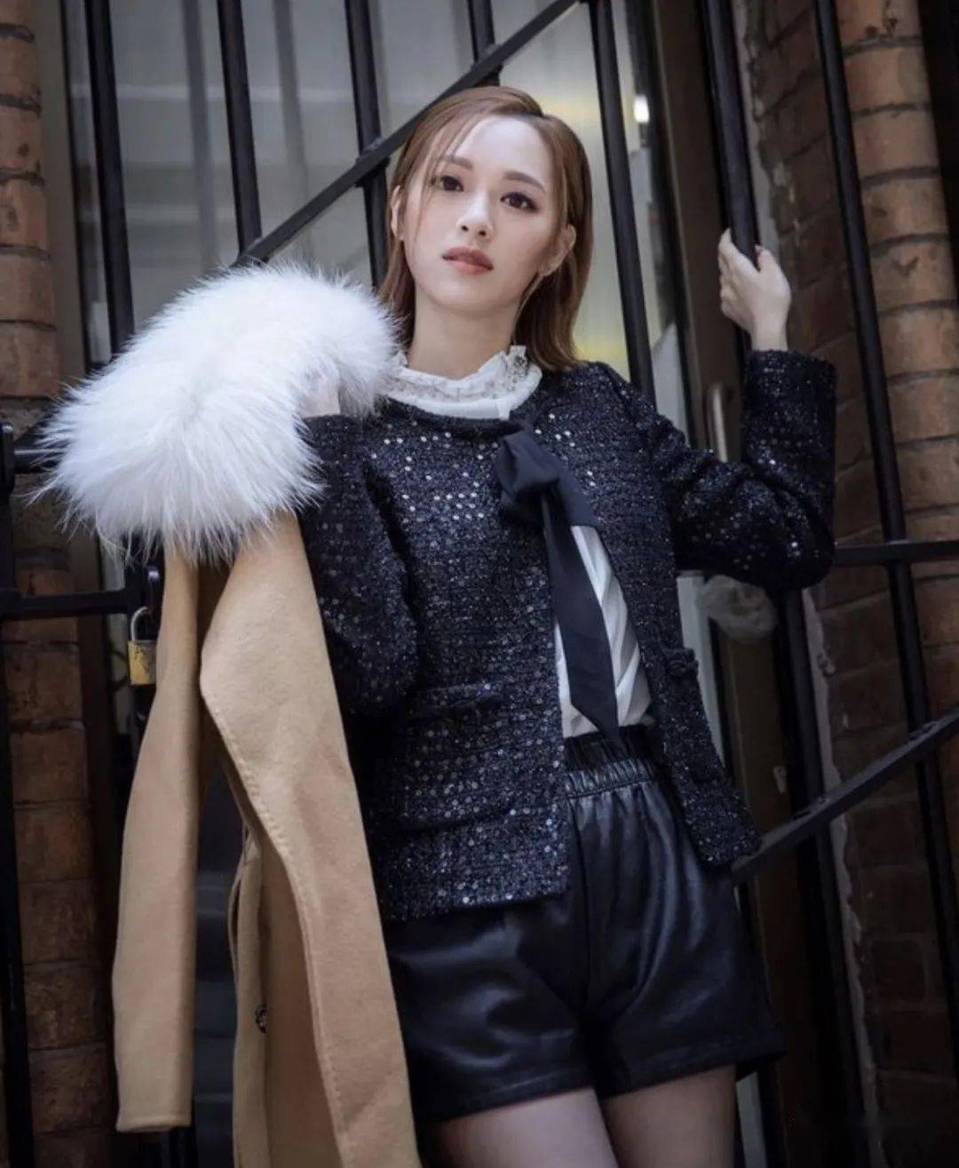 助手福利冯盈盈到fendi扫货fyy豪赠戒指予助手做圣诞礼物