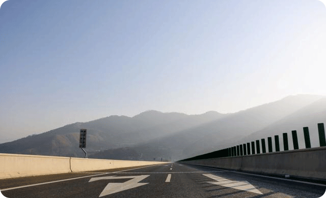 攀大高速公路昨日开通试运行