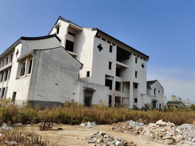 超万人围观的"烂尾楼"艺术家村重启失败_宜兴