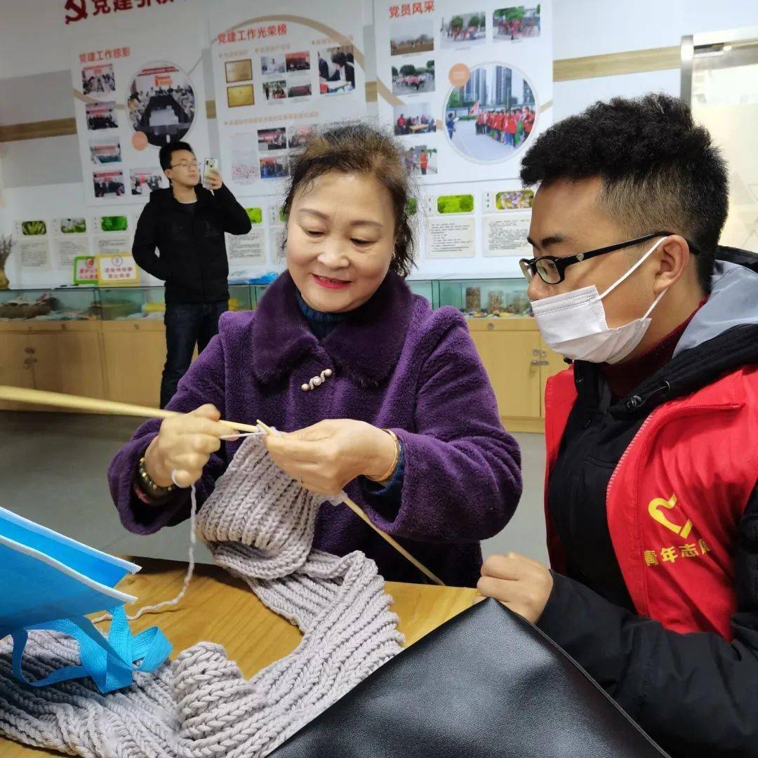 通过开展此类公益志愿活动,不仅传递了正能量,表达了青年学子对劳动